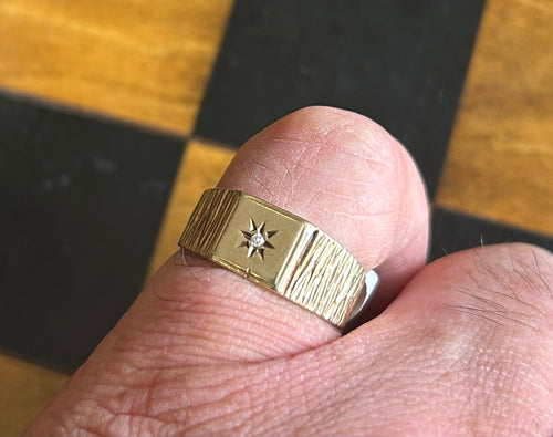 9ct Pinky Ring - with central diamond.