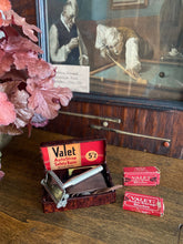 Valet Auto-strop safety razor.
