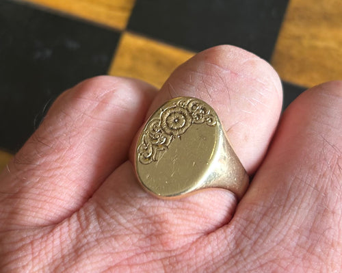 Large 9ct Gold Signet ring.