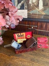 Valet Auto-strop safety razor.