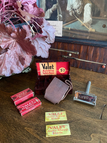 Valet Auto-strop safety razor.